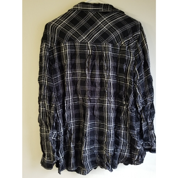 Plus size button down top - Picture 2 of 4